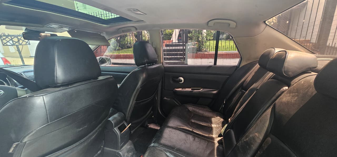 Interior cuero y techo